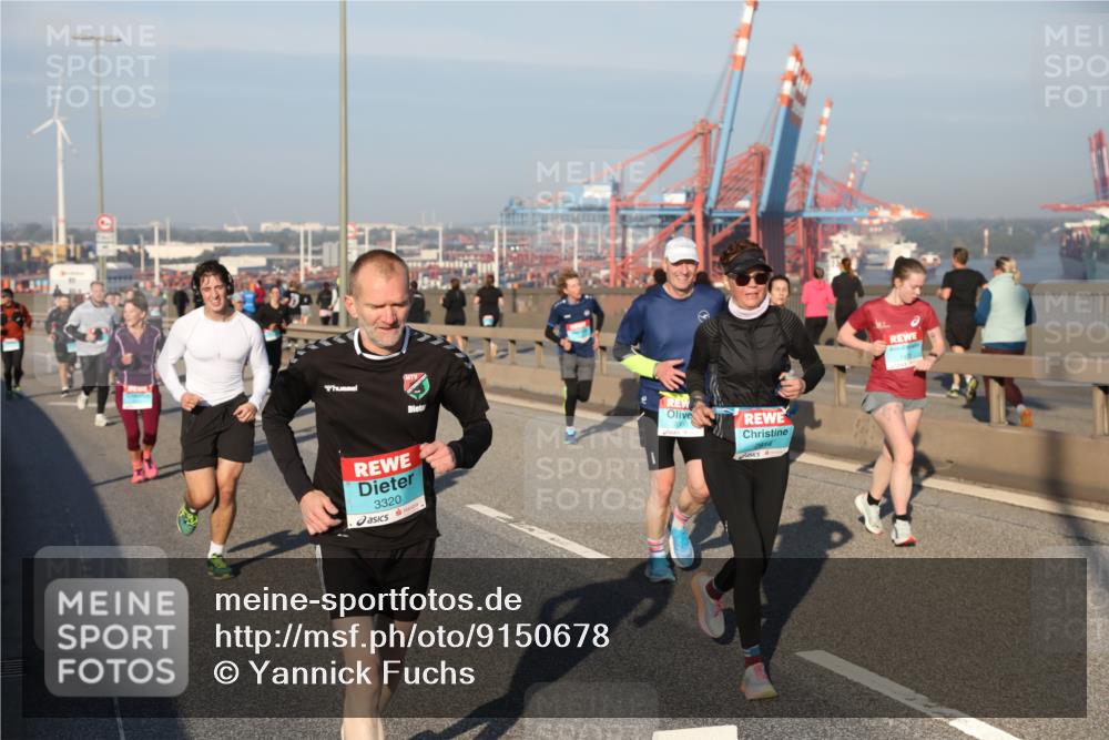 03.10.2025 - Köhlbrandbrückenlauf Yannick Fuchs http://msf.ph/oto/9150678 03.10.2025 08:42:59 Position 2 3320 meine-sportfotos.de