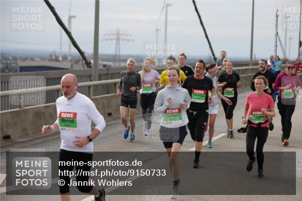 03.10.2025 - Köhlbrandbrückenlauf Jannik Wohlers http://msf.ph/oto/9150733 03.10.2025 15:56:26 Position 1 7940, 8687, 8406, 125 meine-sportfotos.de