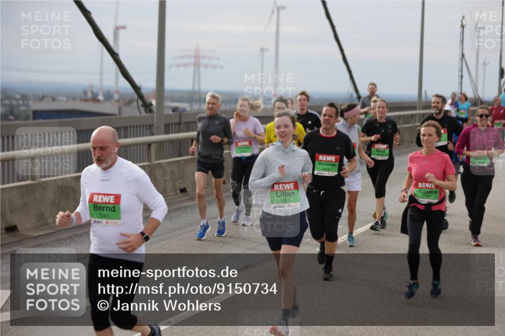03.10.2025 - Köhlbrandbrückenlauf Jannik Wohlers http://msf.ph/oto/9150734 03.10.2025 15:56:26 Position 1 7940, 8687, 8406, 8125 meine-sportfotos.de