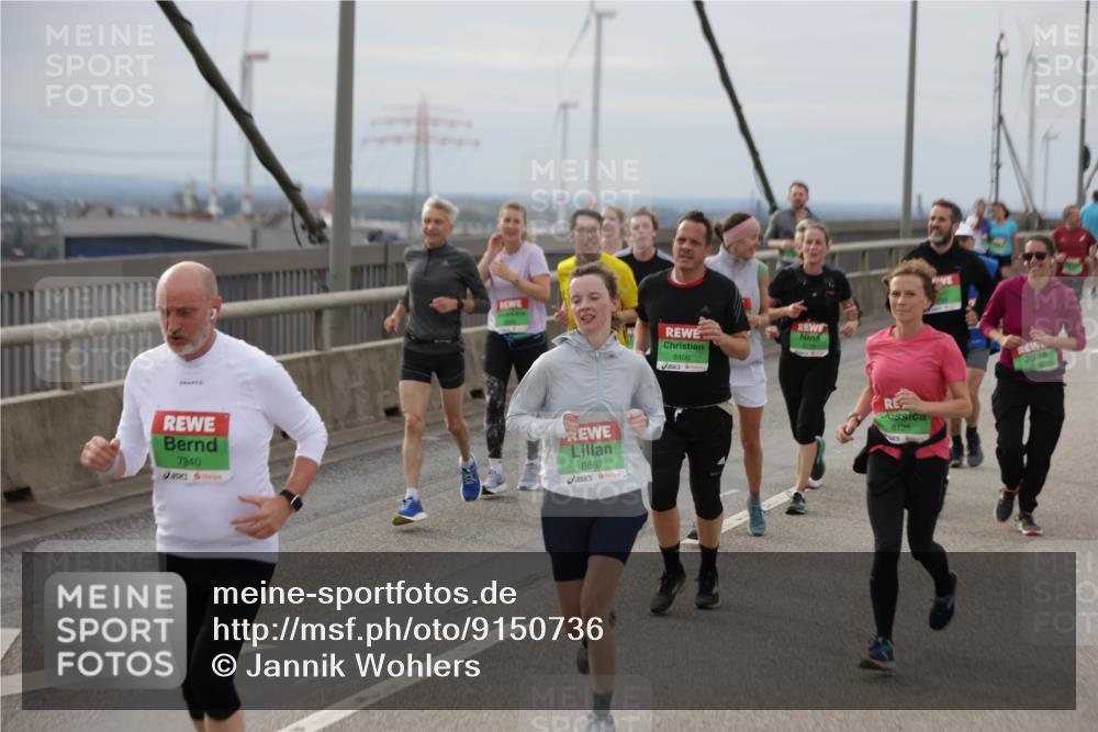 03.10.2025 - Köhlbrandbrückenlauf Jannik Wohlers http://msf.ph/oto/9150736 03.10.2025 15:56:26 Position 1 7940, 8406, 8687, 8125 meine-sportfotos.de