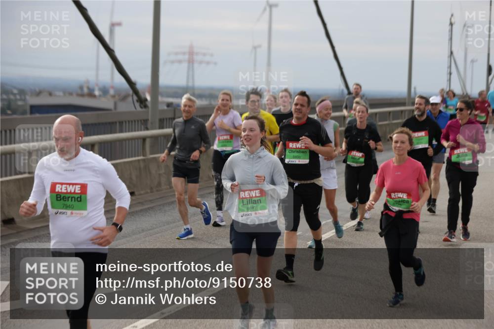 03.10.2025 - Köhlbrandbrückenlauf Jannik Wohlers http://msf.ph/oto/9150738 03.10.2025 15:56:26 Position 1 4, 8406, 7940, 8687 meine-sportfotos.de
