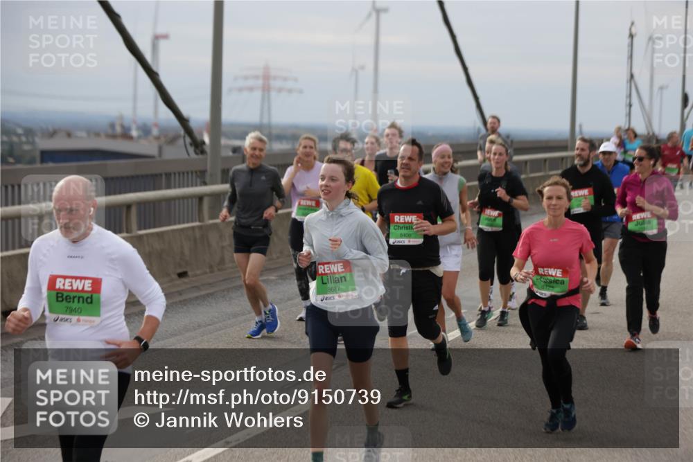 03.10.2025 - Köhlbrandbrückenlauf Jannik Wohlers http://msf.ph/oto/9150739 03.10.2025 15:56:26 Position 1 8406, 7940, 8687, 8125 meine-sportfotos.de