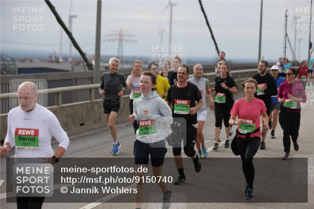 03.10.2025 - Köhlbrandbrückenlauf Jannik Wohlers http://msf.ph/oto/9150740 03.10.2025 15:56:26 Position 1 8406, 7940, 8687, 8125 meine-sportfotos.de