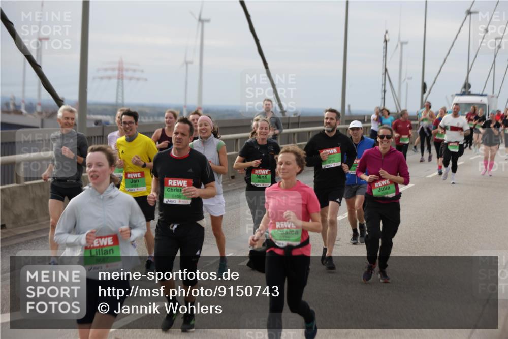 03.10.2025 - Köhlbrandbrückenlauf Jannik Wohlers http://msf.ph/oto/9150743 03.10.2025 15:56:27 Position 1 8687, 9004, 8406, 9729, 8129 meine-sportfotos.de