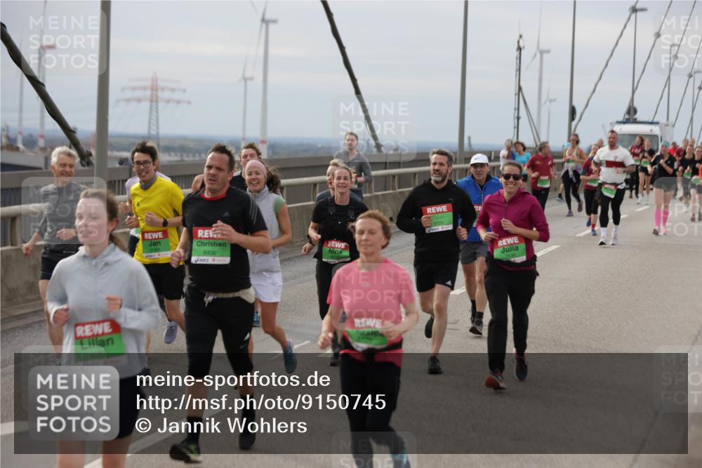 03.10.2025 - Köhlbrandbrückenlauf Jannik Wohlers http://msf.ph/oto/9150745 03.10.2025 15:56:27 Position 1 9004, 8406, 9729, 7536 meine-sportfotos.de