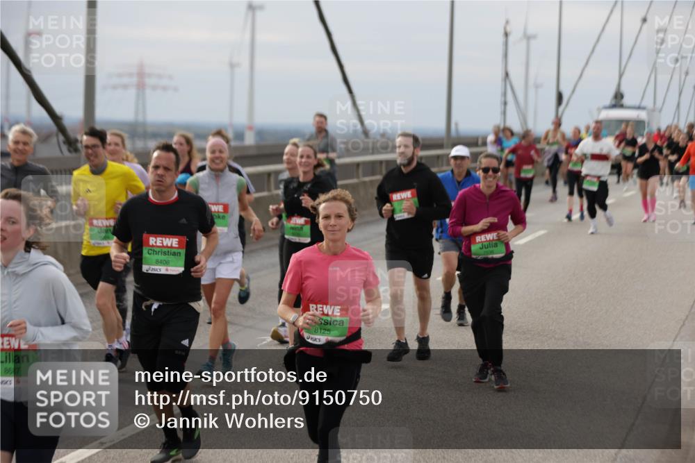 03.10.2025 - Köhlbrandbrückenlauf Jannik Wohlers http://msf.ph/oto/9150750 03.10.2025 15:56:27 Position 1 8406, 2007, 8125, 7536 meine-sportfotos.de