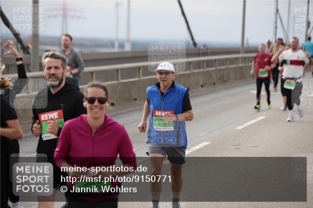 03.10.2025 - Köhlbrandbrückenlauf Jannik Wohlers http://msf.ph/oto/9150771 03.10.2025 15:56:29 Position 1 8576 meine-sportfotos.de
