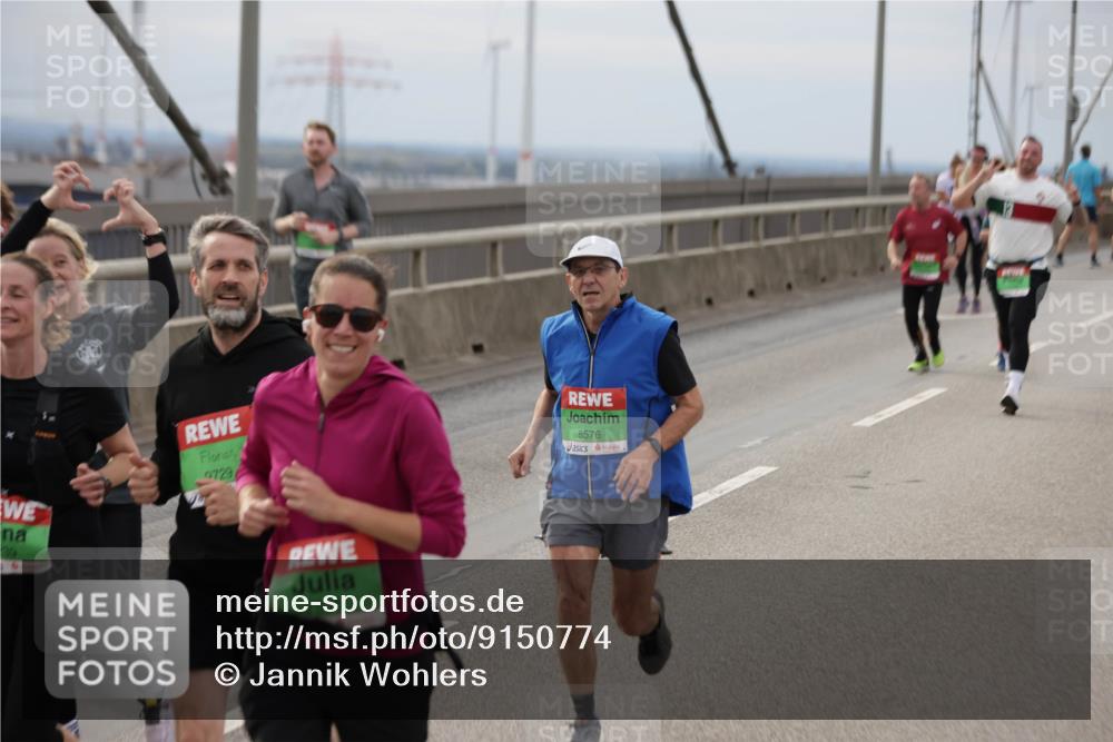 03.10.2025 - Köhlbrandbrückenlauf Jannik Wohlers http://msf.ph/oto/9150774 03.10.2025 15:56:29 Position 1 9729, 7536, 8576 meine-sportfotos.de