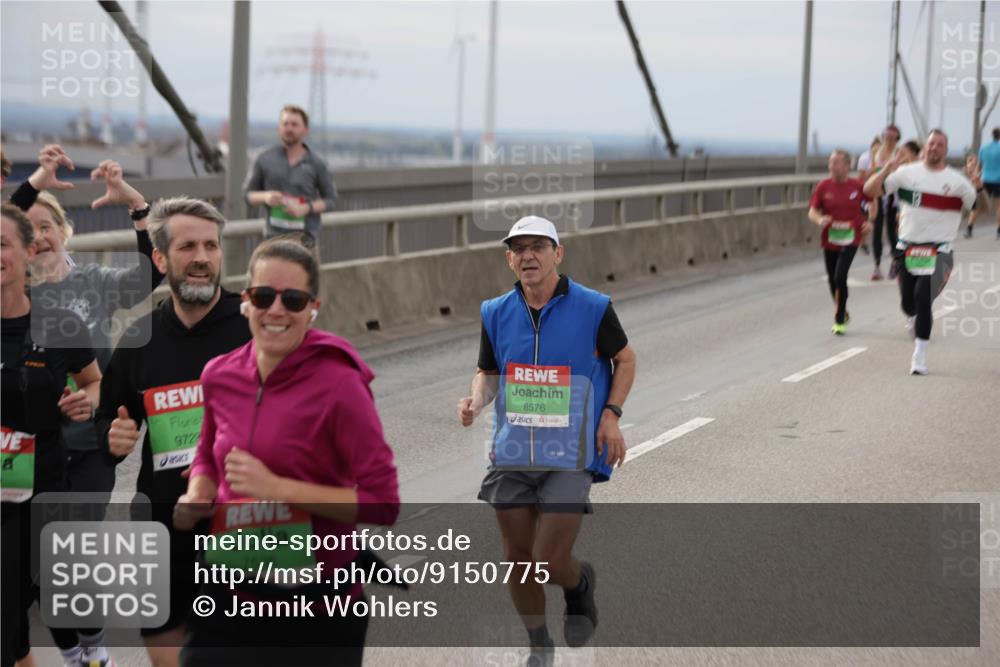 03.10.2025 - Köhlbrandbrückenlauf Jannik Wohlers http://msf.ph/oto/9150775 03.10.2025 15:56:29 Position 1 9729, 7536, 8576 meine-sportfotos.de