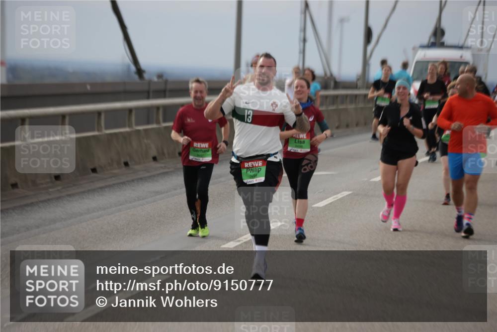 03.10.2025 - Köhlbrandbrückenlauf Jannik Wohlers http://msf.ph/oto/9150777 03.10.2025 15:56:31 Position 1 13, 7694, 9498 meine-sportfotos.de