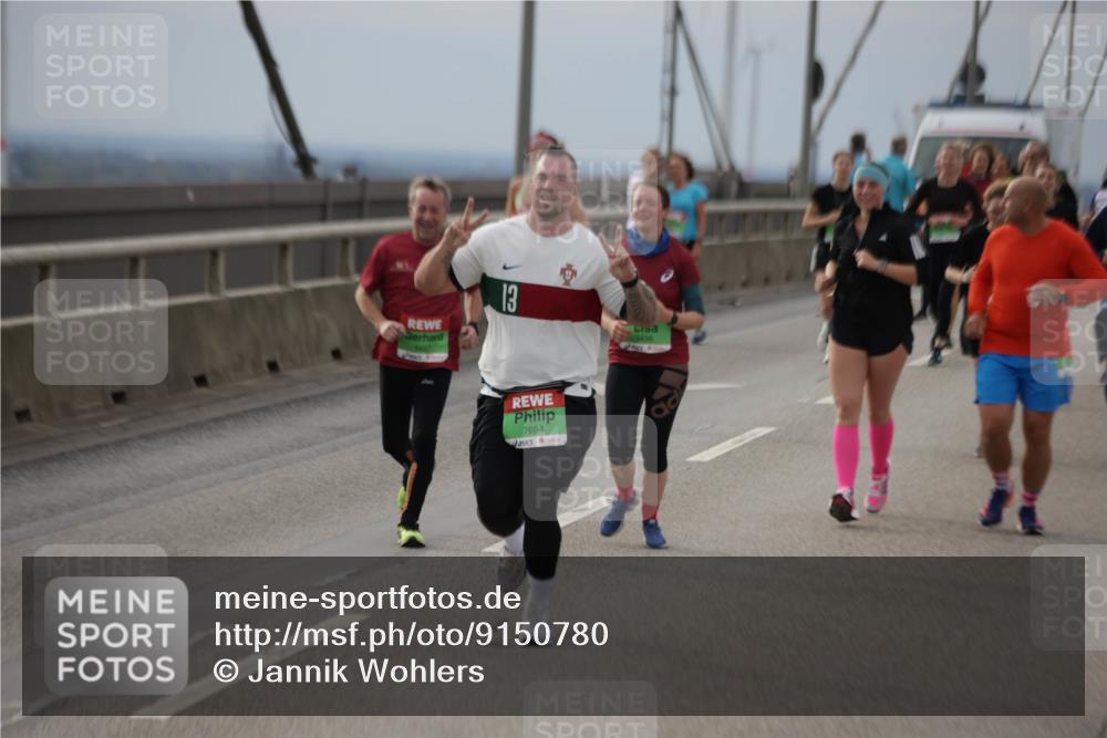 03.10.2025 - Köhlbrandbrückenlauf Jannik Wohlers http://msf.ph/oto/9150780 03.10.2025 15:56:31 Position 1 13, 9498, 7694 meine-sportfotos.de