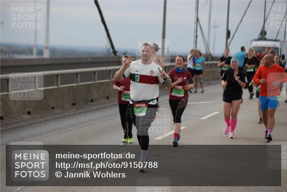 03.10.2025 - Köhlbrandbrückenlauf Jannik Wohlers http://msf.ph/oto/9150788 03.10.2025 15:56:32 Position 1 13, 9498, 7694 meine-sportfotos.de