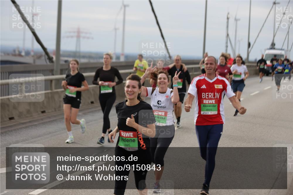 03.10.2025 - Köhlbrandbrückenlauf Jannik Wohlers http://msf.ph/oto/9150843 03.10.2025 15:56:41 Position 1 930, 8929, 8595 meine-sportfotos.de