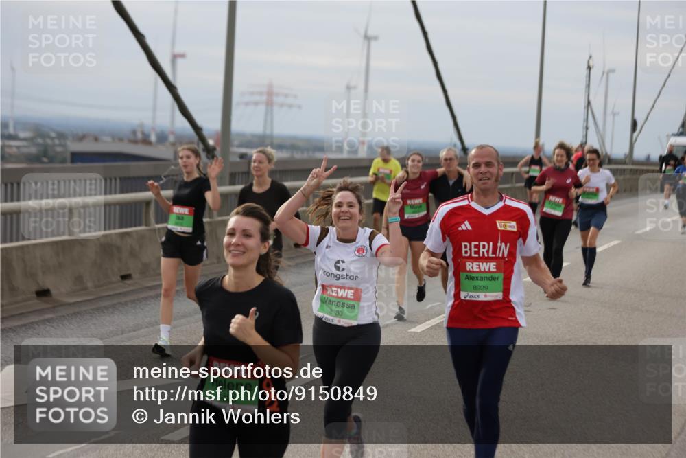 03.10.2025 - Köhlbrandbrückenlauf Jannik Wohlers http://msf.ph/oto/9150849 03.10.2025 15:56:41 Position 1 8595, 8930, 8929 meine-sportfotos.de