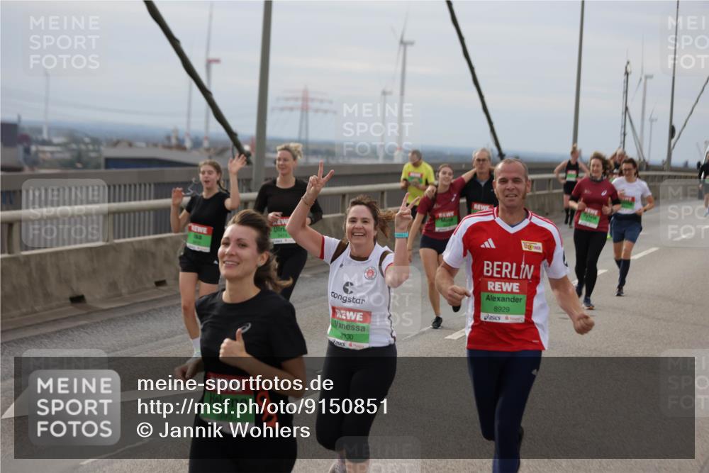 03.10.2025 - Köhlbrandbrückenlauf Jannik Wohlers http://msf.ph/oto/9150851 03.10.2025 15:56:41 Position 1 9414, 5595, 8930, 8929 meine-sportfotos.de