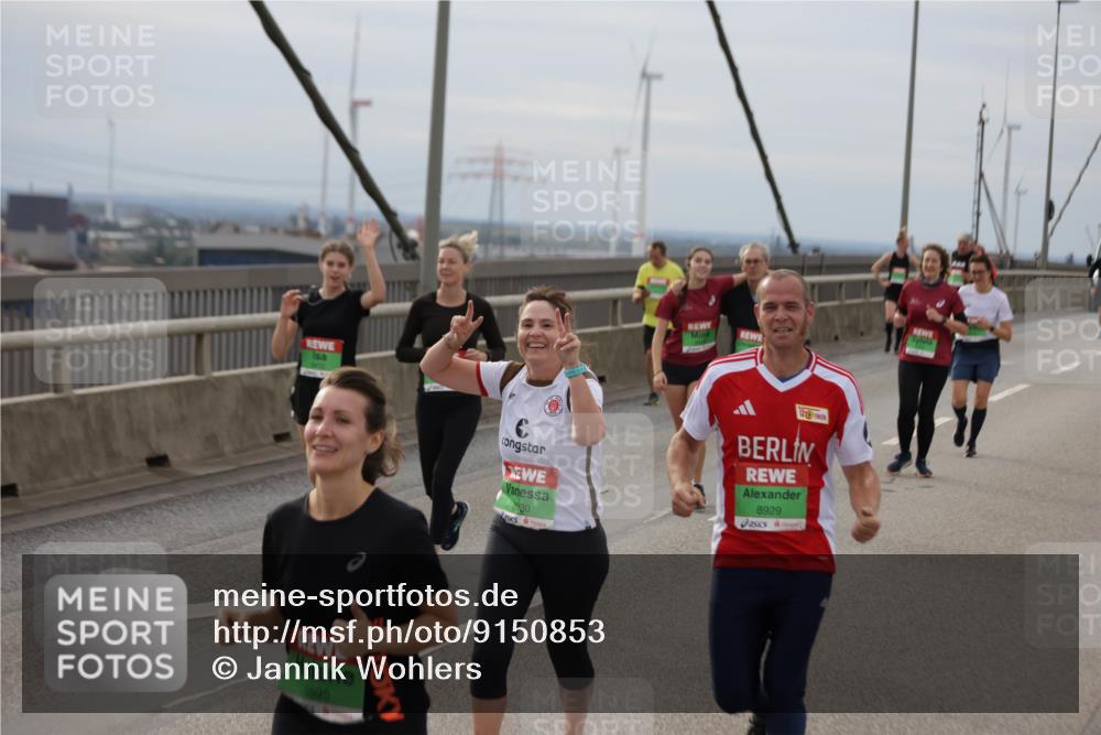 03.10.2025 - Köhlbrandbrückenlauf Jannik Wohlers http://msf.ph/oto/9150853 03.10.2025 15:56:42 Position 1 6505, 8930, 8929 meine-sportfotos.de