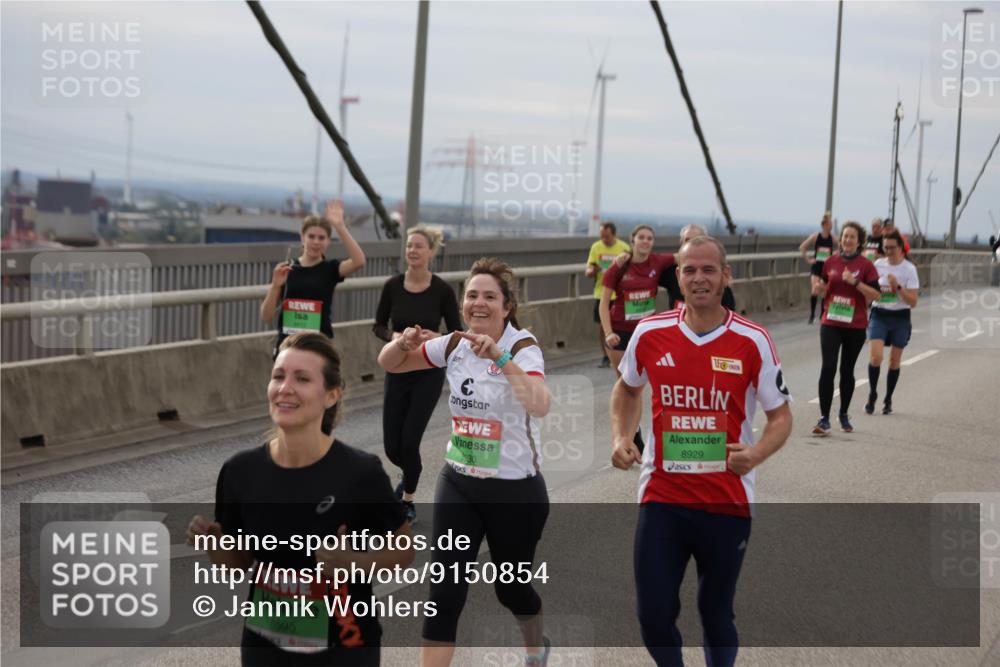 03.10.2025 - Köhlbrandbrückenlauf Jannik Wohlers http://msf.ph/oto/9150854 03.10.2025 15:56:42 Position 1 8505, 930, 8929 meine-sportfotos.de