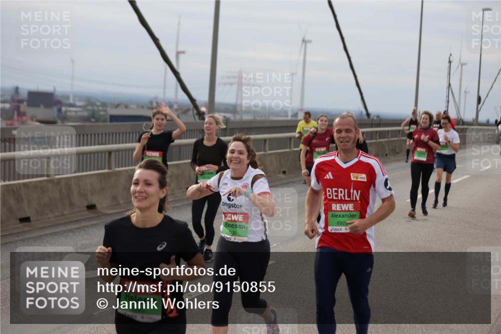 03.10.2025 - Köhlbrandbrückenlauf Jannik Wohlers http://msf.ph/oto/9150855 03.10.2025 15:56:42 Position 1 8595, 930, 8929 meine-sportfotos.de
