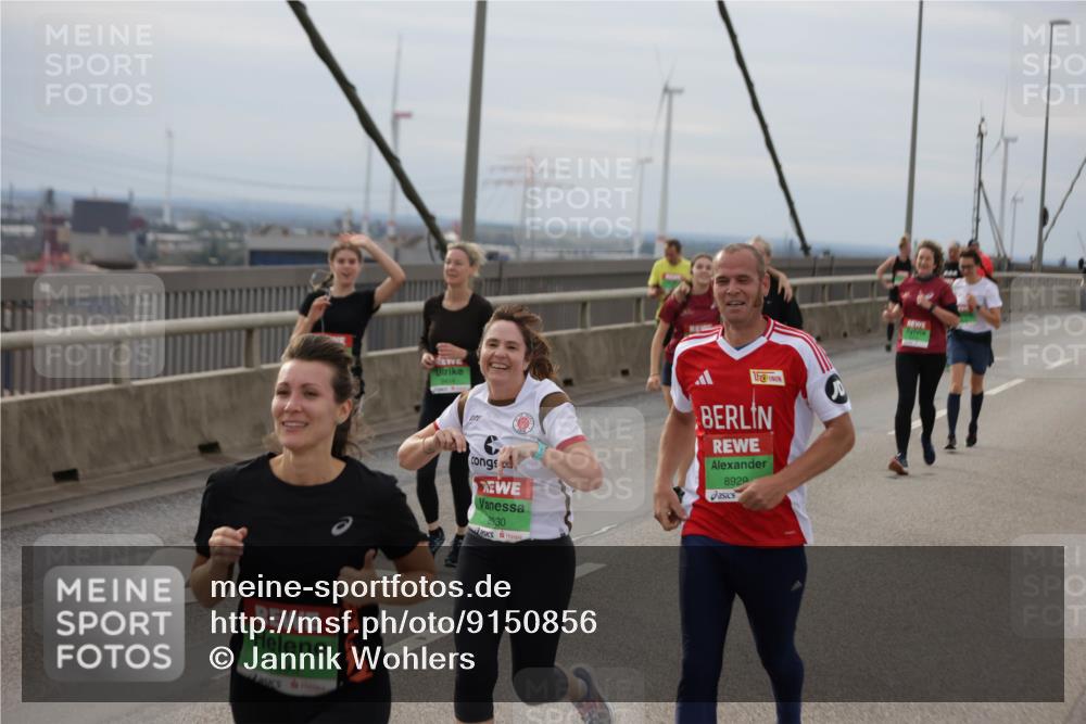 03.10.2025 - Köhlbrandbrückenlauf Jannik Wohlers http://msf.ph/oto/9150856 03.10.2025 15:56:42 Position 1 8595, 8930, 8929 meine-sportfotos.de