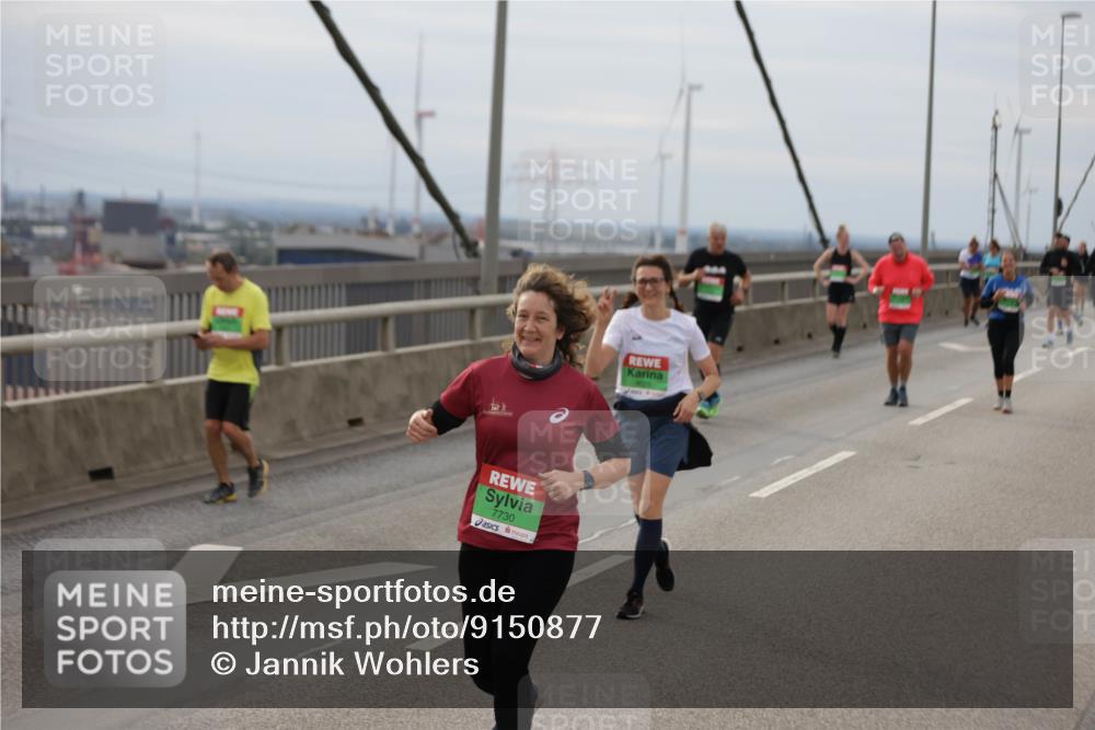 03.10.2025 - Köhlbrandbrückenlauf Jannik Wohlers http://msf.ph/oto/9150877 03.10.2025 15:56:46 Position 1 7730 meine-sportfotos.de