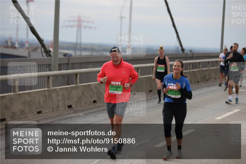 03.10.2025 - Köhlbrandbrückenlauf Jannik Wohlers http://msf.ph/oto/9150886 03.10.2025 15:56:50 Position 1 9400, 7826 meine-sportfotos.de