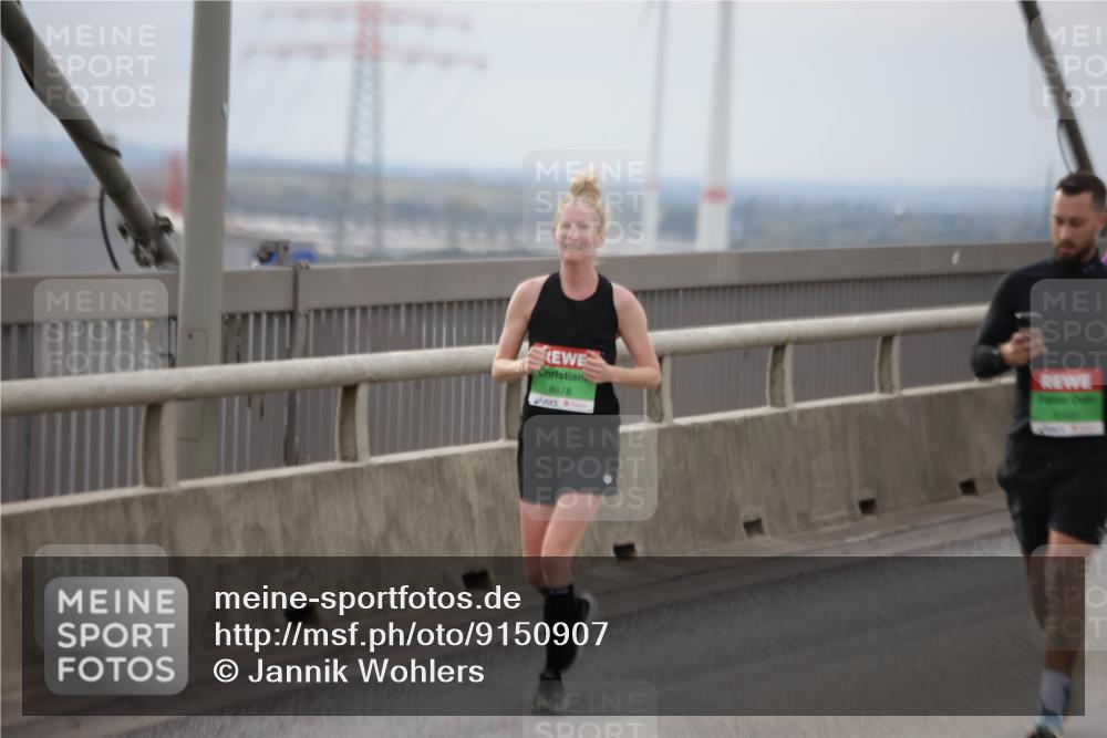 03.10.2025 - Köhlbrandbrückenlauf Jannik Wohlers http://msf.ph/oto/9150907 03.10.2025 15:56:52 Position 1 8878 meine-sportfotos.de