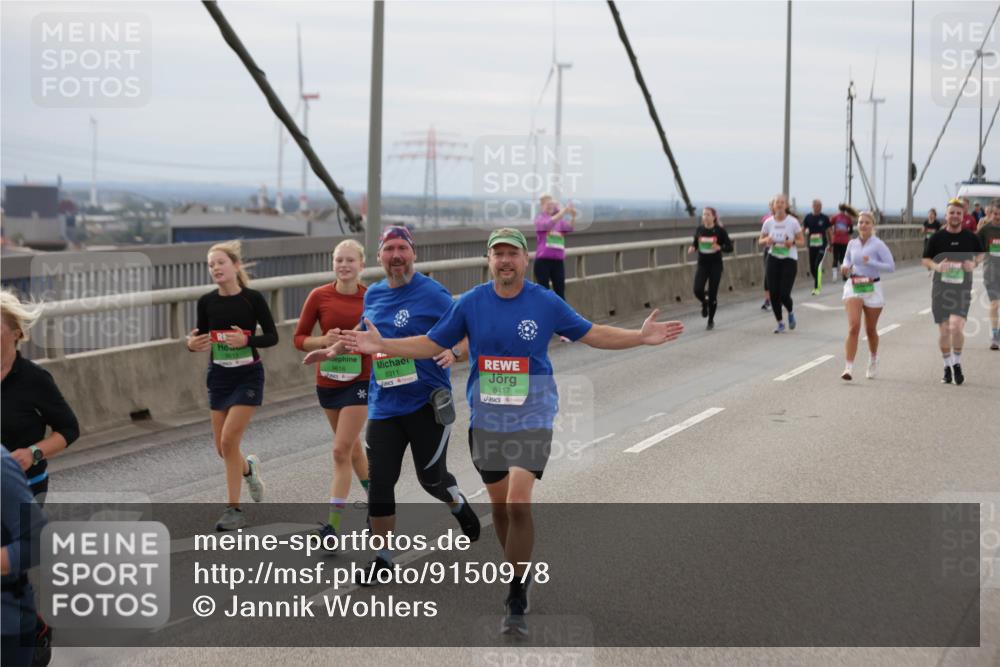 03.10.2025 - Köhlbrandbrückenlauf Jannik Wohlers http://msf.ph/oto/9150978 03.10.2025 15:57:02 Position 1 9616, 8311, 8417 meine-sportfotos.de