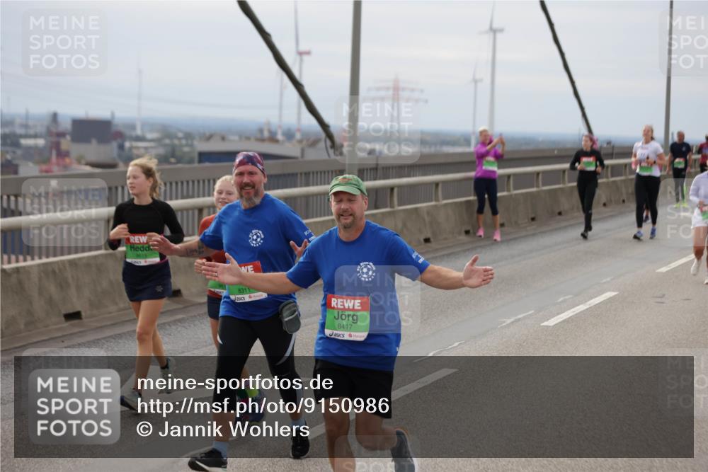 03.10.2025 - Köhlbrandbrückenlauf Jannik Wohlers http://msf.ph/oto/9150986 03.10.2025 15:57:03 Position 1 9615, 8311, 8417 meine-sportfotos.de