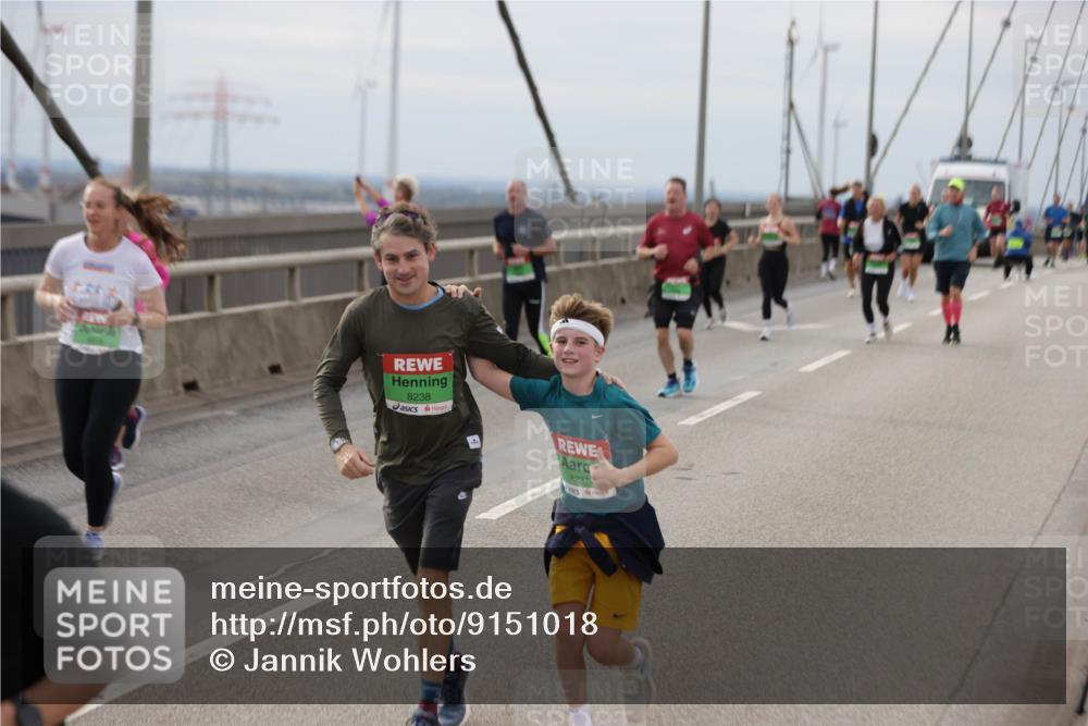 03.10.2025 - Köhlbrandbrückenlauf Jannik Wohlers http://msf.ph/oto/9151018 03.10.2025 15:57:09 Position 1 8238, 8237 meine-sportfotos.de