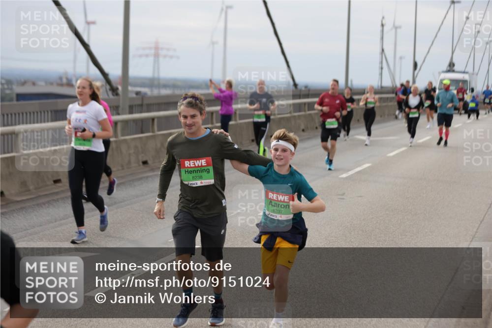 03.10.2025 - Köhlbrandbrückenlauf Jannik Wohlers http://msf.ph/oto/9151024 03.10.2025 15:57:09 Position 1 8238, 8237 meine-sportfotos.de