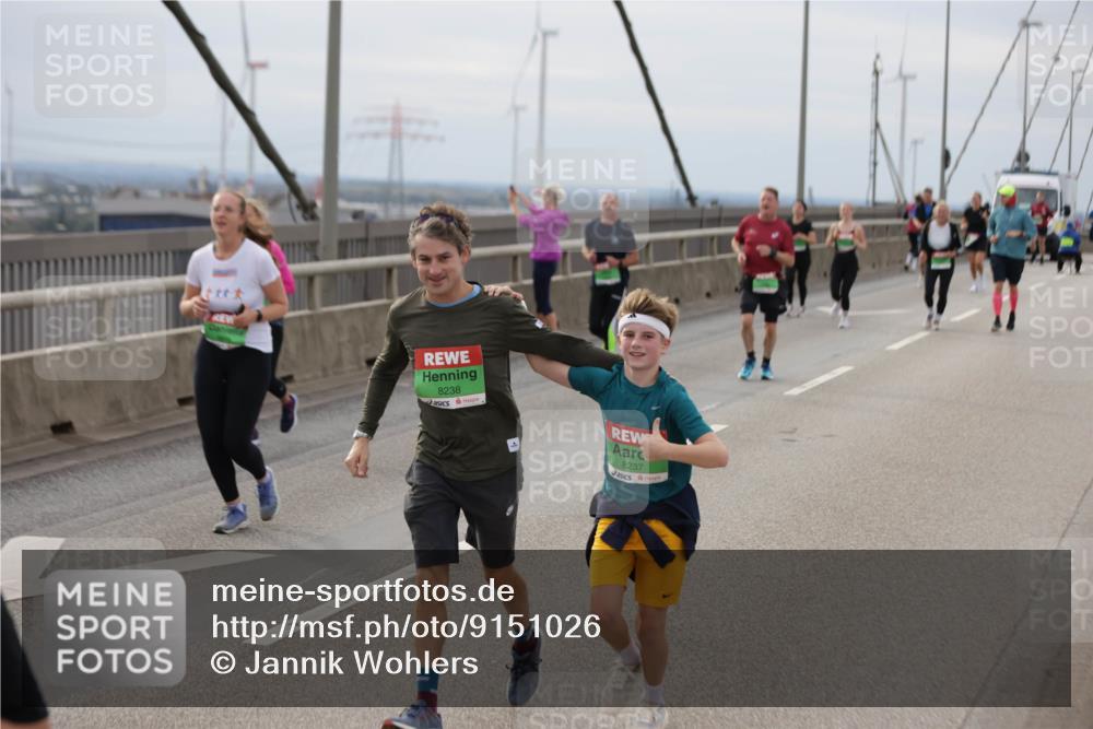03.10.2025 - Köhlbrandbrückenlauf Jannik Wohlers http://msf.ph/oto/9151026 03.10.2025 15:57:09 Position 1 8238, 8237 meine-sportfotos.de