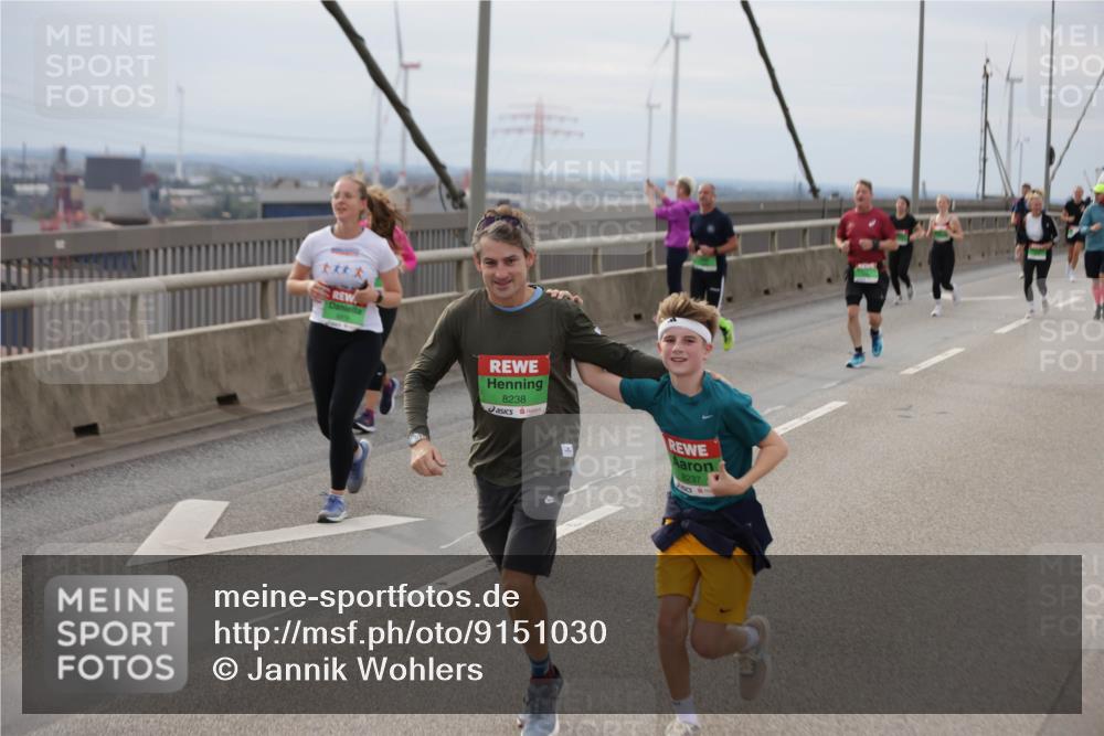 03.10.2025 - Köhlbrandbrückenlauf Jannik Wohlers http://msf.ph/oto/9151030 03.10.2025 15:57:09 Position 1 8238, 8237 meine-sportfotos.de