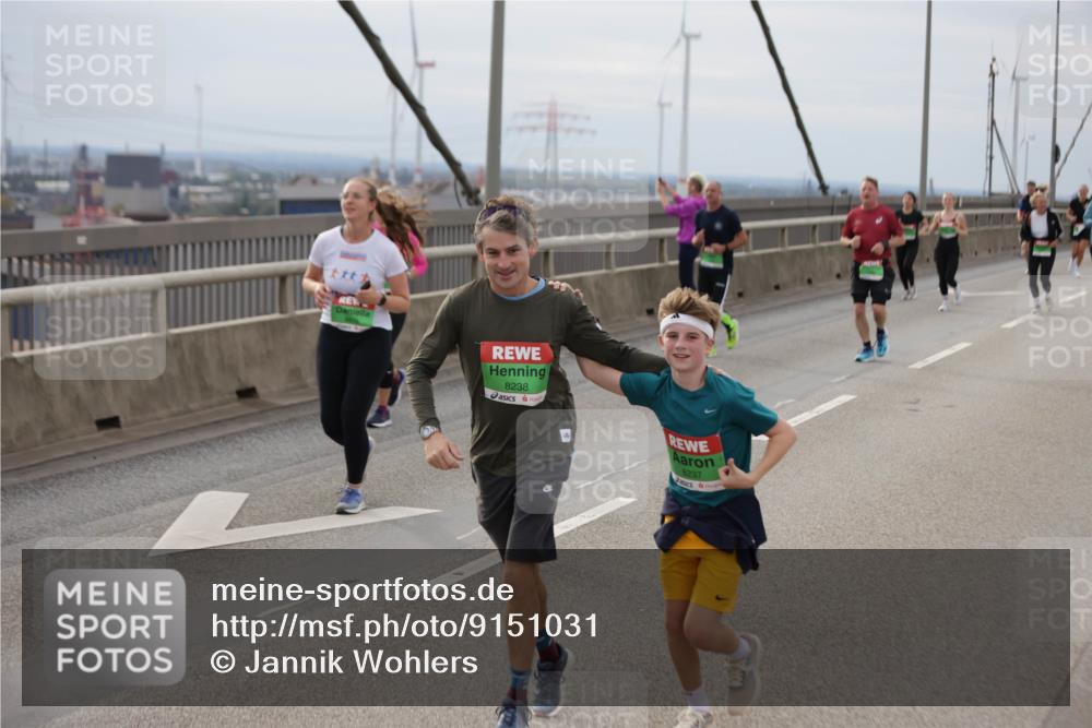 03.10.2025 - Köhlbrandbrückenlauf Jannik Wohlers http://msf.ph/oto/9151031 03.10.2025 15:57:09 Position 1 8238, 8237 meine-sportfotos.de