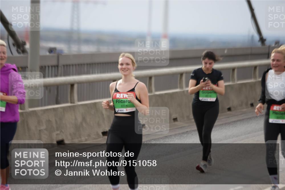 03.10.2025 - Köhlbrandbrückenlauf Jannik Wohlers http://msf.ph/oto/9151058 03.10.2025 15:57:15 Position 1 8305, 8516 meine-sportfotos.de
