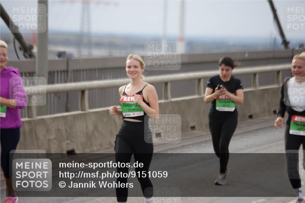 03.10.2025 - Köhlbrandbrückenlauf Jannik Wohlers http://msf.ph/oto/9151059 03.10.2025 15:57:15 Position 1 8305, 8516 meine-sportfotos.de
