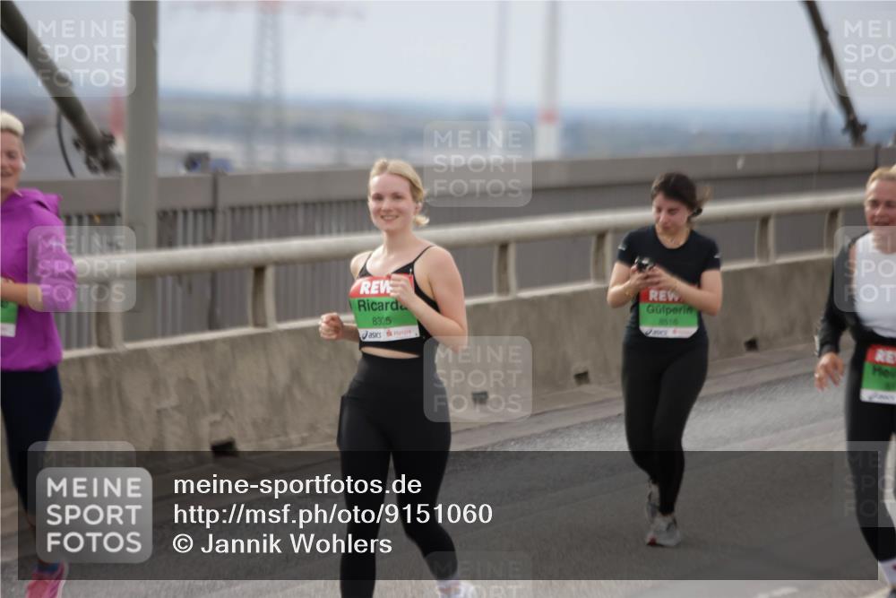03.10.2025 - Köhlbrandbrückenlauf Jannik Wohlers http://msf.ph/oto/9151060 03.10.2025 15:57:15 Position 1 8305, 8516 meine-sportfotos.de