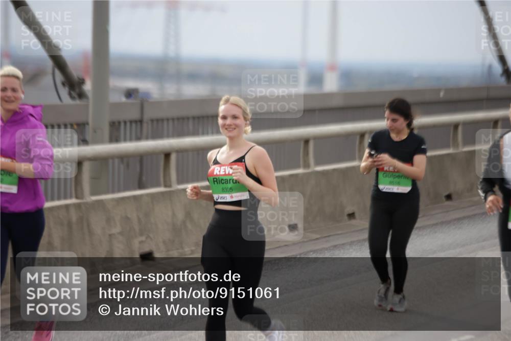 03.10.2025 - Köhlbrandbrückenlauf Jannik Wohlers http://msf.ph/oto/9151061 03.10.2025 15:57:15 Position 1 8305, 8516 meine-sportfotos.de