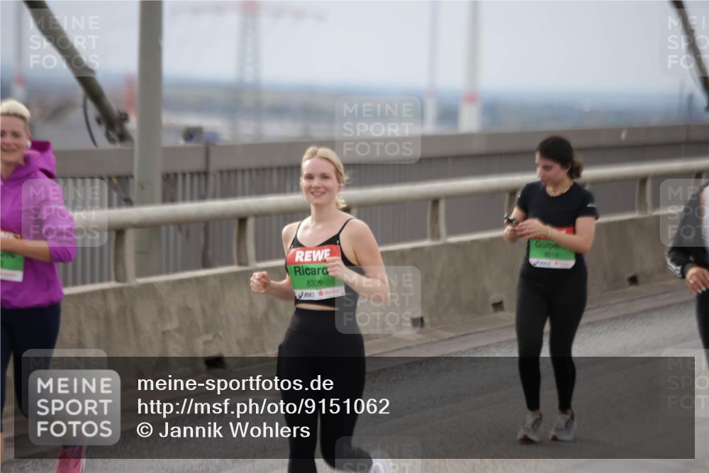 03.10.2025 - Köhlbrandbrückenlauf Jannik Wohlers http://msf.ph/oto/9151062 03.10.2025 15:57:15 Position 1 8305, 8516 meine-sportfotos.de