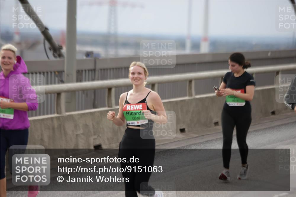 03.10.2025 - Köhlbrandbrückenlauf Jannik Wohlers http://msf.ph/oto/9151063 03.10.2025 15:57:15 Position 1 5812, 8305, 8516 meine-sportfotos.de