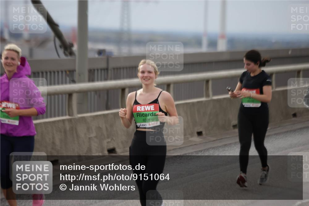 03.10.2025 - Köhlbrandbrückenlauf Jannik Wohlers http://msf.ph/oto/9151064 03.10.2025 15:57:15 Position 1 8305, 8516 meine-sportfotos.de