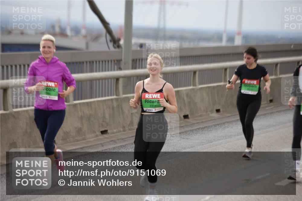 03.10.2025 - Köhlbrandbrückenlauf Jannik Wohlers http://msf.ph/oto/9151069 03.10.2025 15:57:15 Position 1 8305, 9516 meine-sportfotos.de