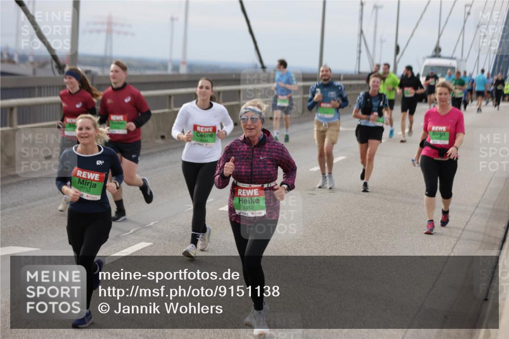 03.10.2025 - Köhlbrandbrückenlauf Jannik Wohlers http://msf.ph/oto/9151138 03.10.2025 15:57:26 Position 1 8732, 9444, 8452 meine-sportfotos.de