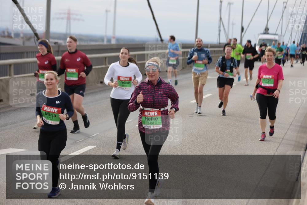 03.10.2025 - Köhlbrandbrückenlauf Jannik Wohlers http://msf.ph/oto/9151139 03.10.2025 15:57:26 Position 1 8732, 9444, 8452 meine-sportfotos.de