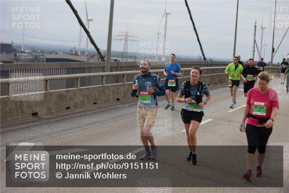 03.10.2025 - Köhlbrandbrückenlauf Jannik Wohlers http://msf.ph/oto/9151151 03.10.2025 15:57:29 Position 1 9704, 8869, 7489 meine-sportfotos.de