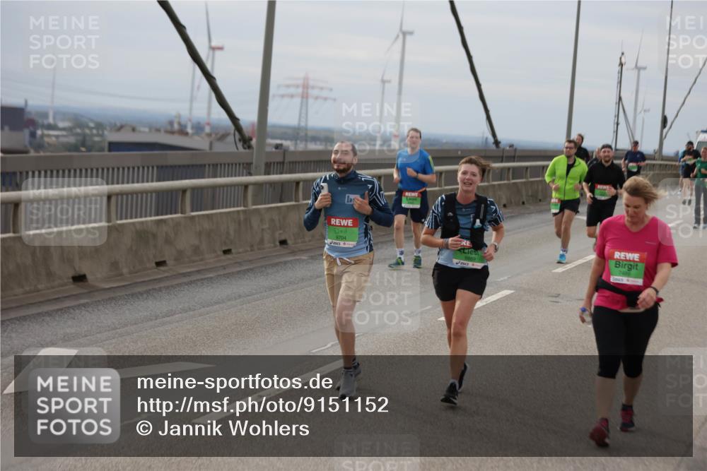 03.10.2025 - Köhlbrandbrückenlauf Jannik Wohlers http://msf.ph/oto/9151152 03.10.2025 15:57:29 Position 1 9704, 8869, 7489 meine-sportfotos.de