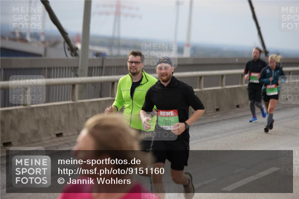 03.10.2025 - Köhlbrandbrückenlauf Jannik Wohlers http://msf.ph/oto/9151160 03.10.2025 15:57:32 Position 1 9681 meine-sportfotos.de