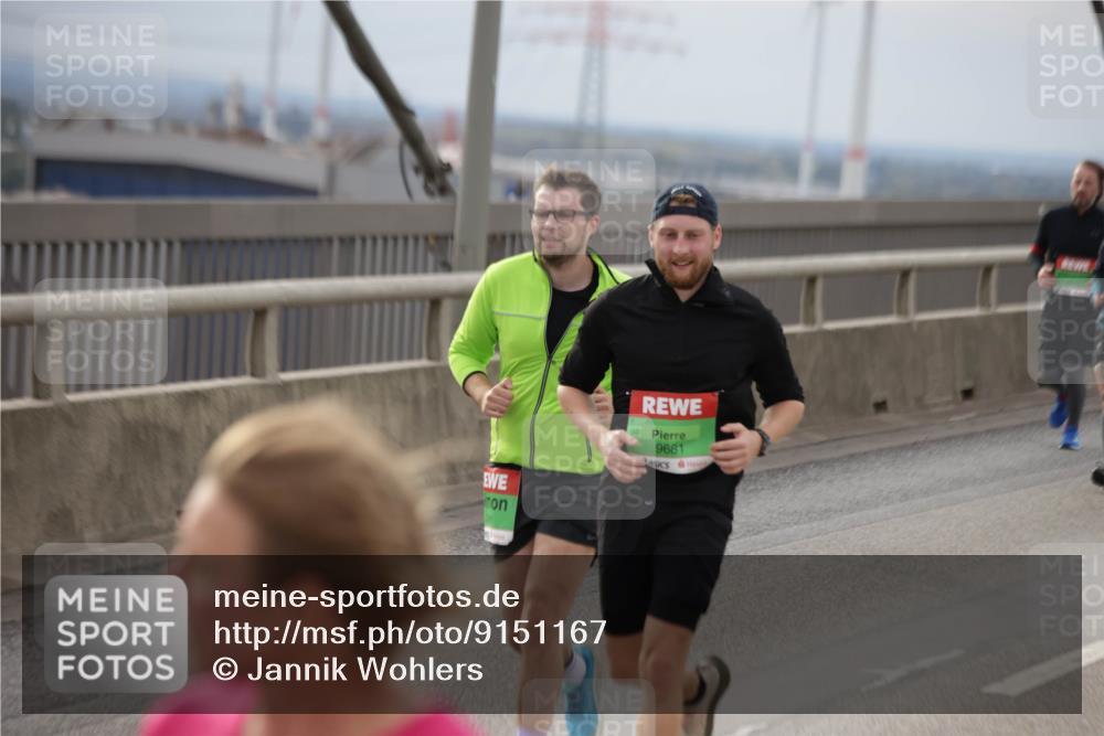 03.10.2025 - Köhlbrandbrückenlauf Jannik Wohlers http://msf.ph/oto/9151167 03.10.2025 15:57:33 Position 1 9681 meine-sportfotos.de