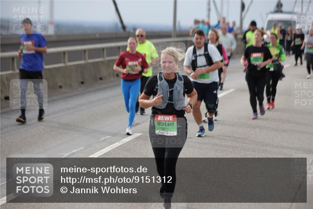 03.10.2025 - Köhlbrandbrückenlauf Jannik Wohlers http://msf.ph/oto/9151312 03.10.2025 15:58:04 Position 1 8571 meine-sportfotos.de