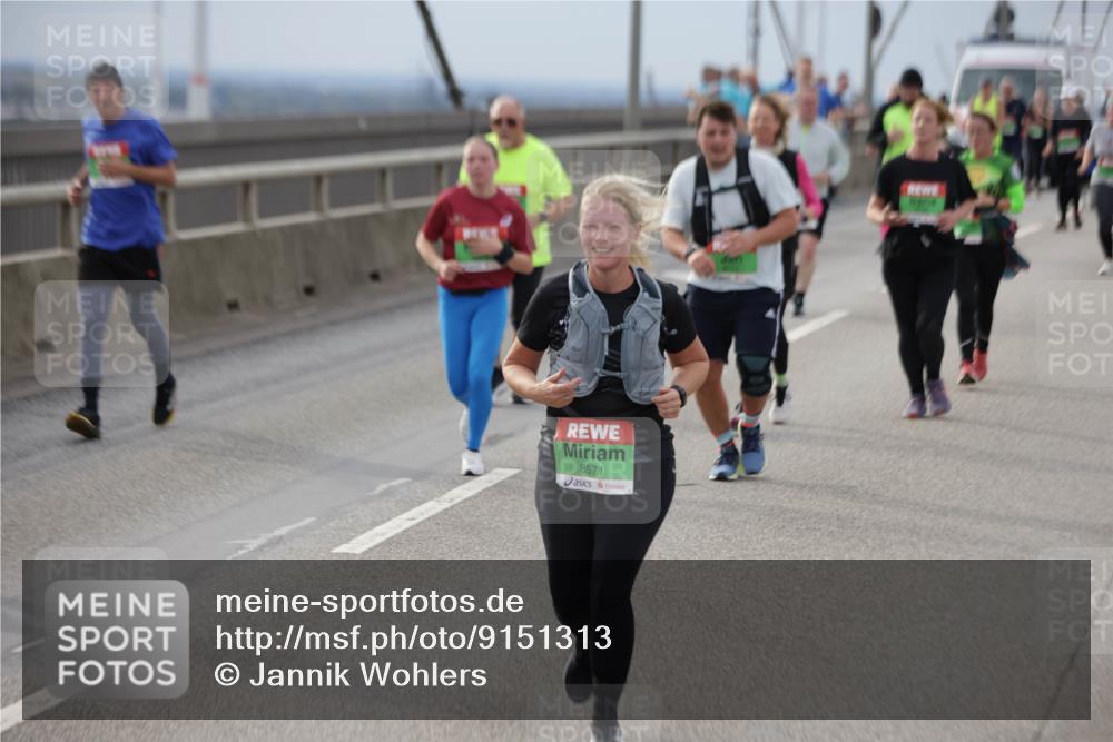 03.10.2025 - Köhlbrandbrückenlauf Jannik Wohlers http://msf.ph/oto/9151313 03.10.2025 15:58:04 Position 1 8571 meine-sportfotos.de