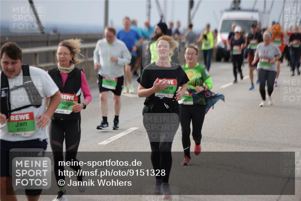 03.10.2025 - Köhlbrandbrückenlauf Jannik Wohlers http://msf.ph/oto/9151328 03.10.2025 15:58:06 Position 1 8111, 8455, 8135 meine-sportfotos.de